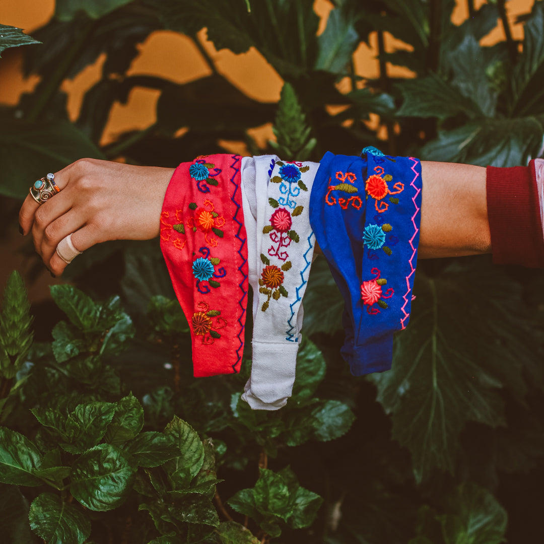 Diadema floral - tejida a mano