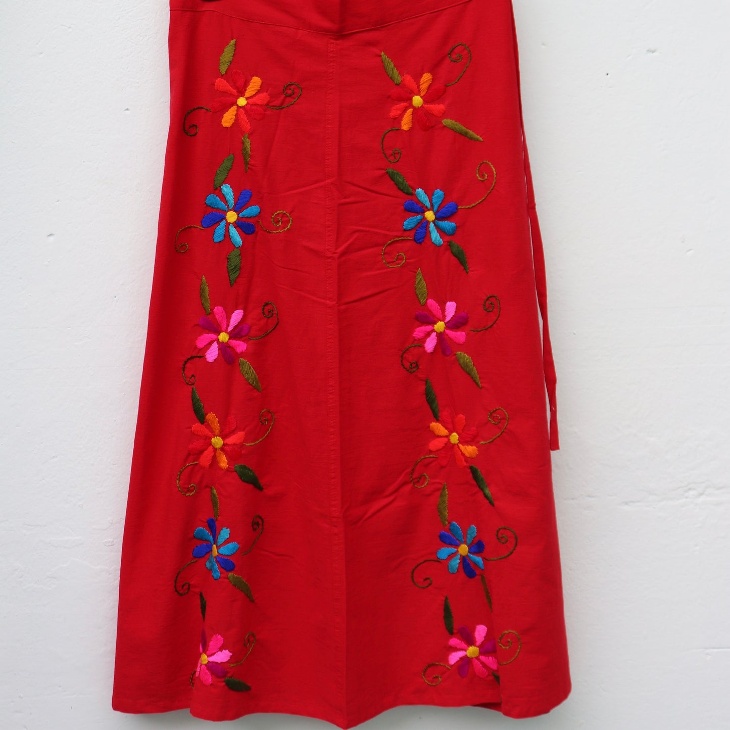 Falda cruzada floral tejida a mano: elegancia maya atemporal