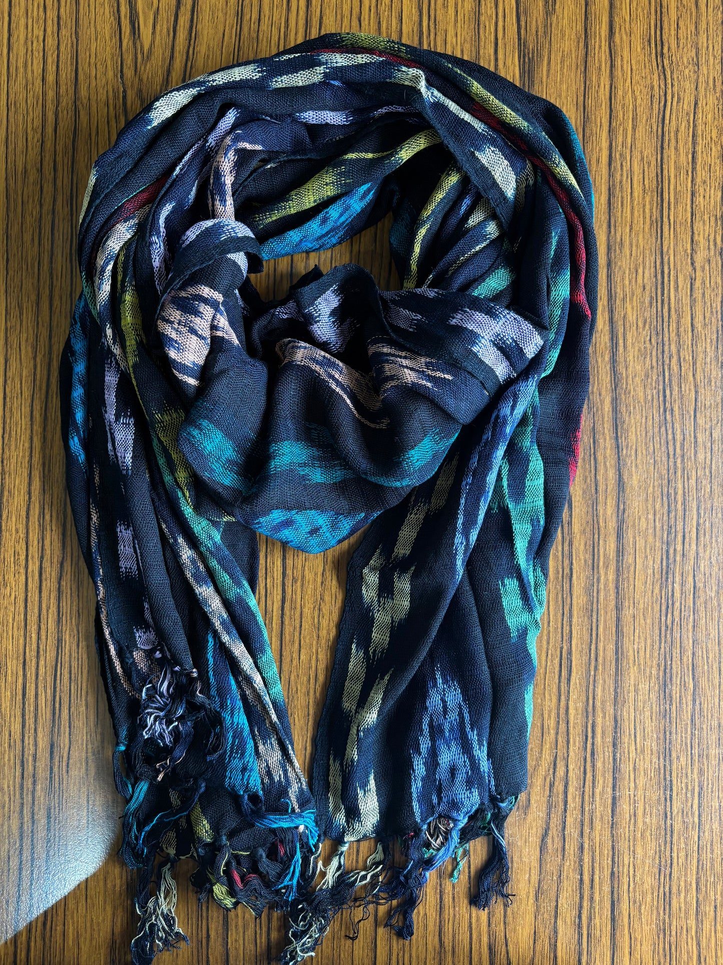 Écharpe en jaspe indigo tissée à la main – Teinte naturellement et élégante