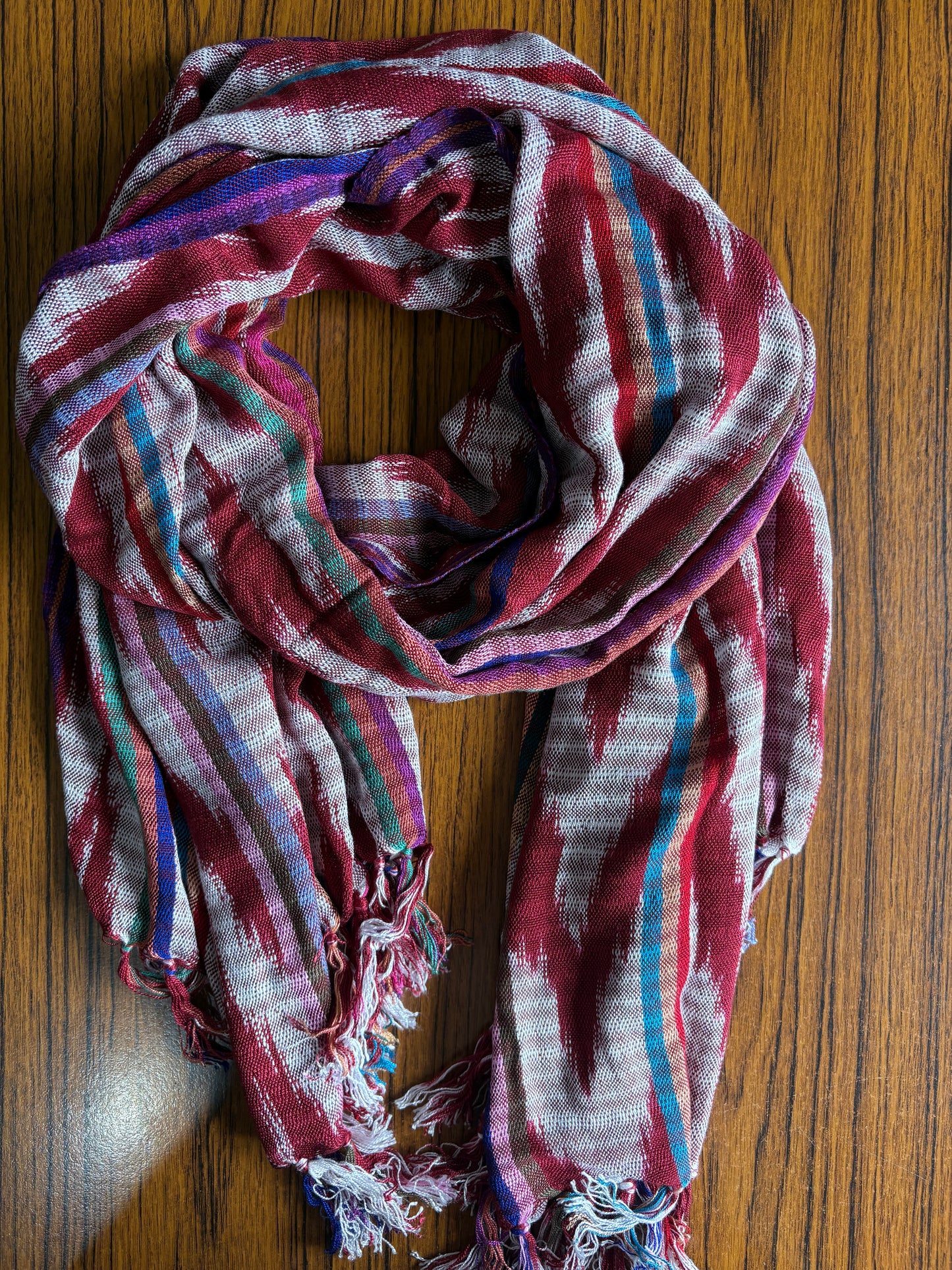 Écharpe en jaspe indigo tissée à la main – Teinte naturellement et élégante